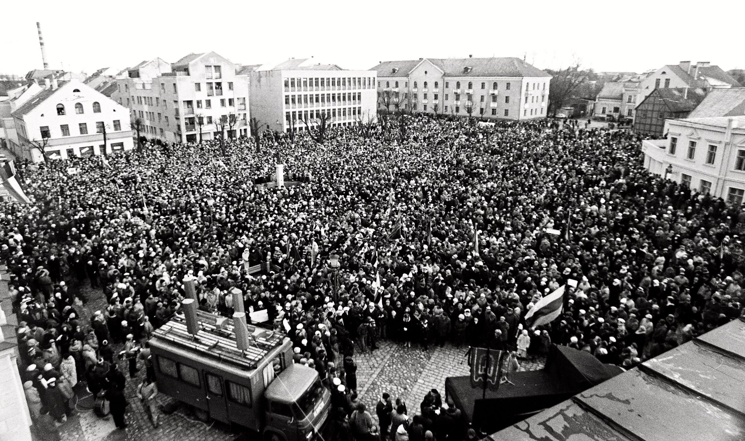 Nepamirštama Sausio 13-oji Lietuvoje: dainuojančios revoliucijos triumfas