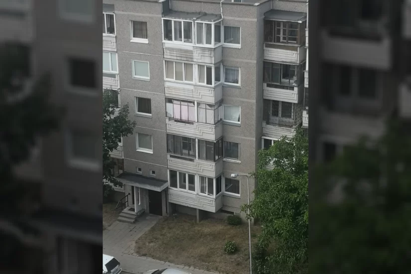 Vilnietė neapsikentė: tai, ką balkone išdarinėja kaimynas, peržengia visas ribas